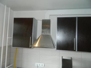 Установка вытяжки на кухне в Сургуте