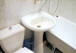Установка раковины тюльпан в ванной в Сургуте